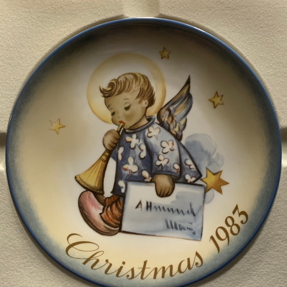 5/$30 Schmid  "Angelic Messenger" Inspired by Berta Hummel Christmas 1983 plate